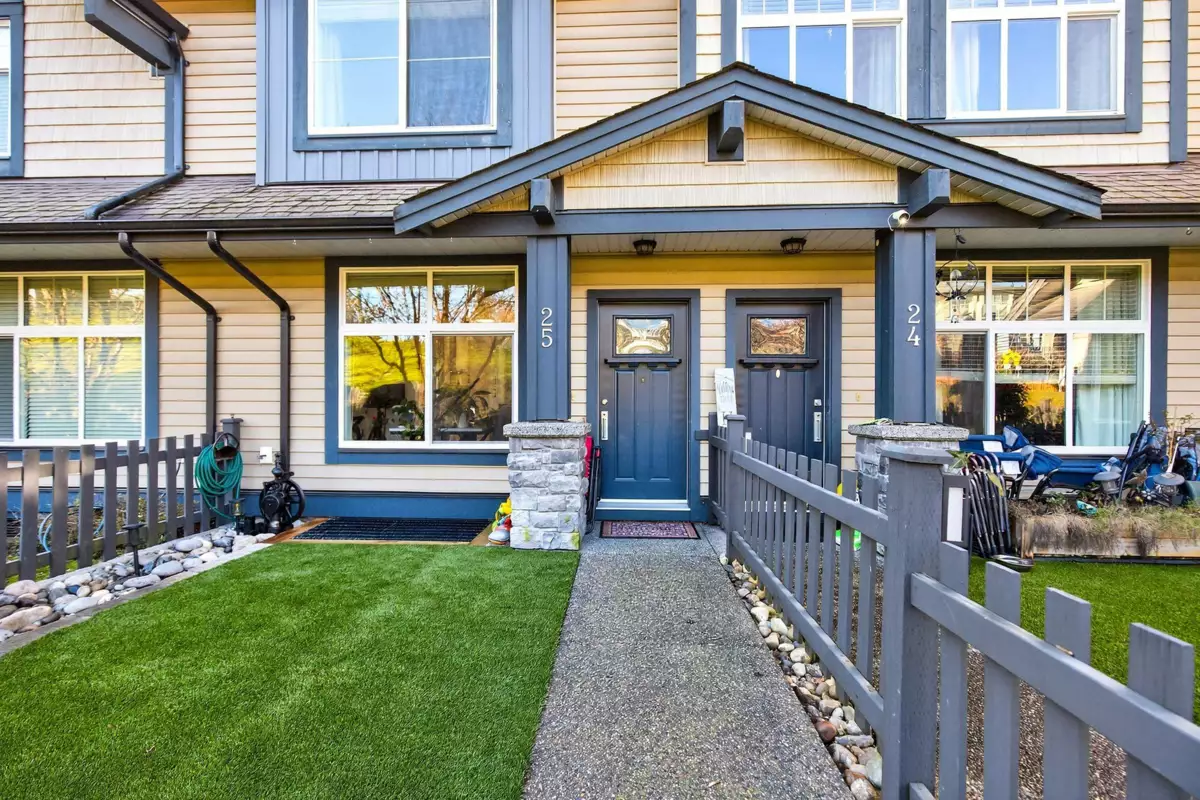 Living Room Photo of 25 13819 232 Street, Maple Ridge, BC