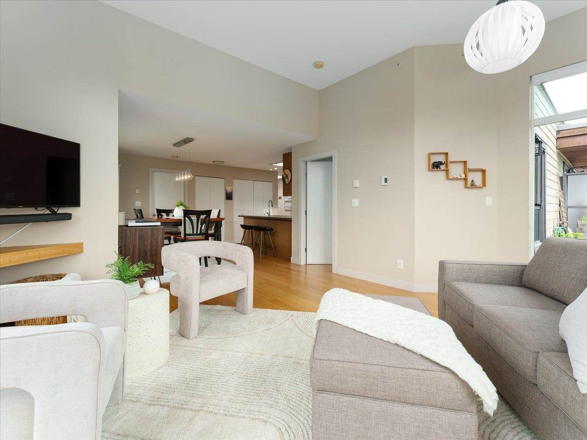 Kitchen Photo of 402 3732 Mt Seymour Parkway, North Vancouver, BC