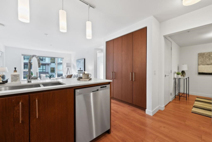 304 221 E 3rd Street, North Vancouver, BC, North Vancouver — Apartment/Condo for sale