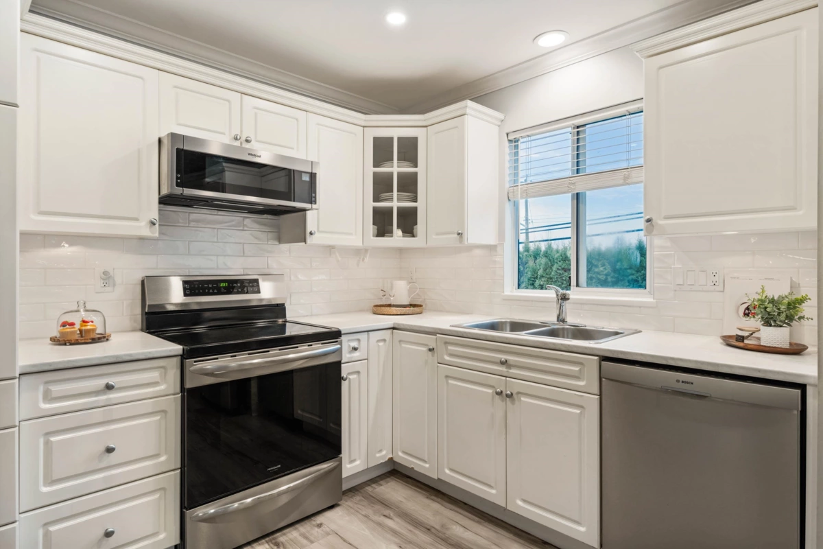 Kitchen Photo of 24813 122 Avenue, Maple Ridge, BC