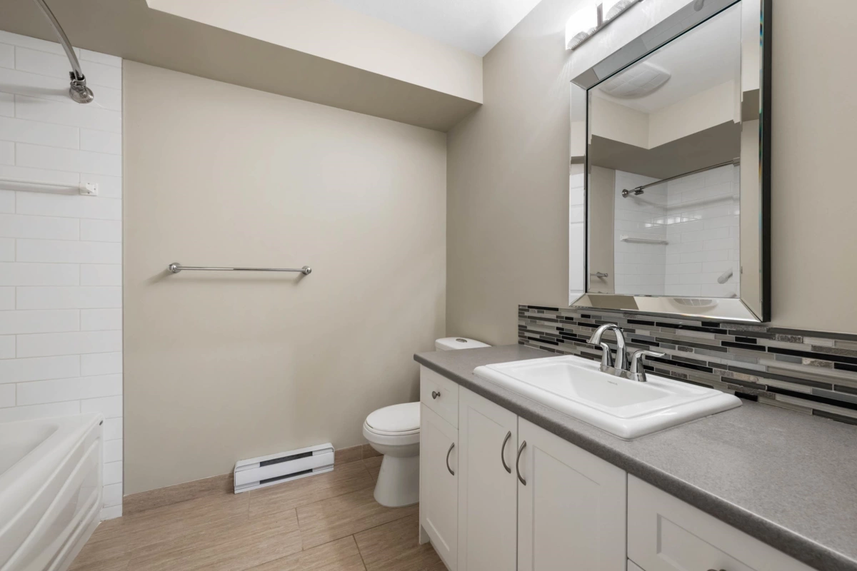 Powder Room Photo of 24813 122 Avenue, Maple Ridge, BC