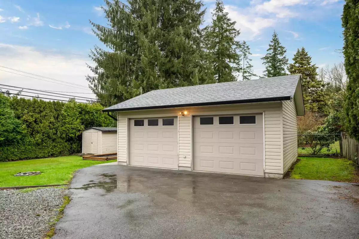 Swimming Pool Photo of 24813 122 Avenue, Maple Ridge, BC