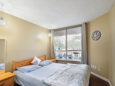 Breakfast Nook Photo of 303 14881 103a Avenue, Surrey, BC