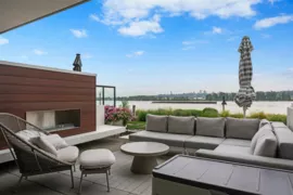 TH210 210 Salter Street, New Westminster, BC