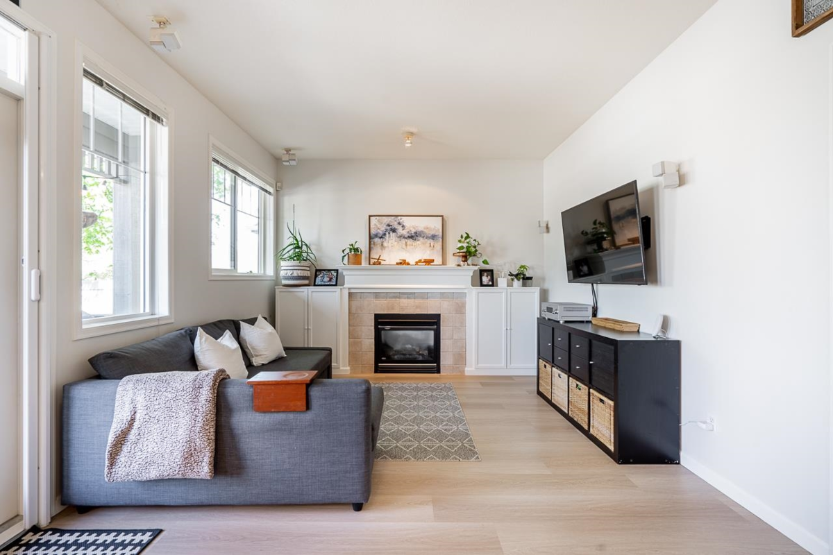 Breakfast Nook Photo of 11 6177 169 Street, Surrey, BC