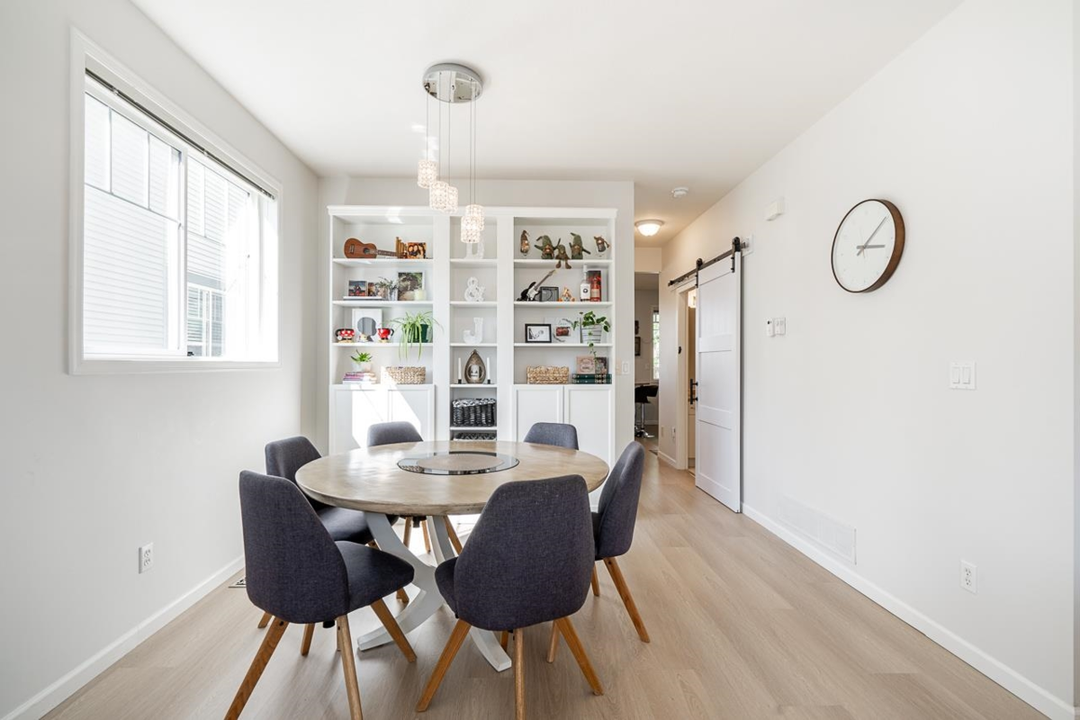 Kitchen Island Photo of 11 6177 169 Street, Surrey, BC