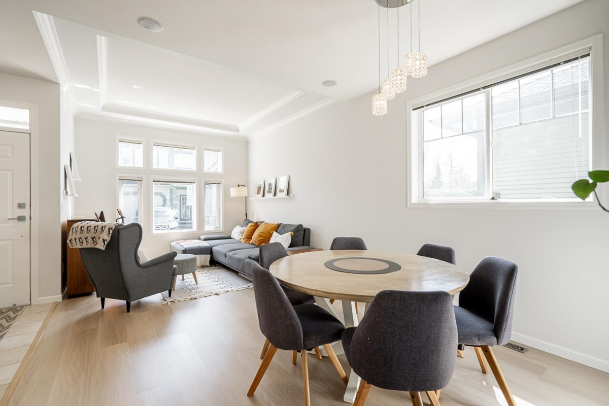 Kitchen Photo of 11 6177 169 Street, Surrey, BC