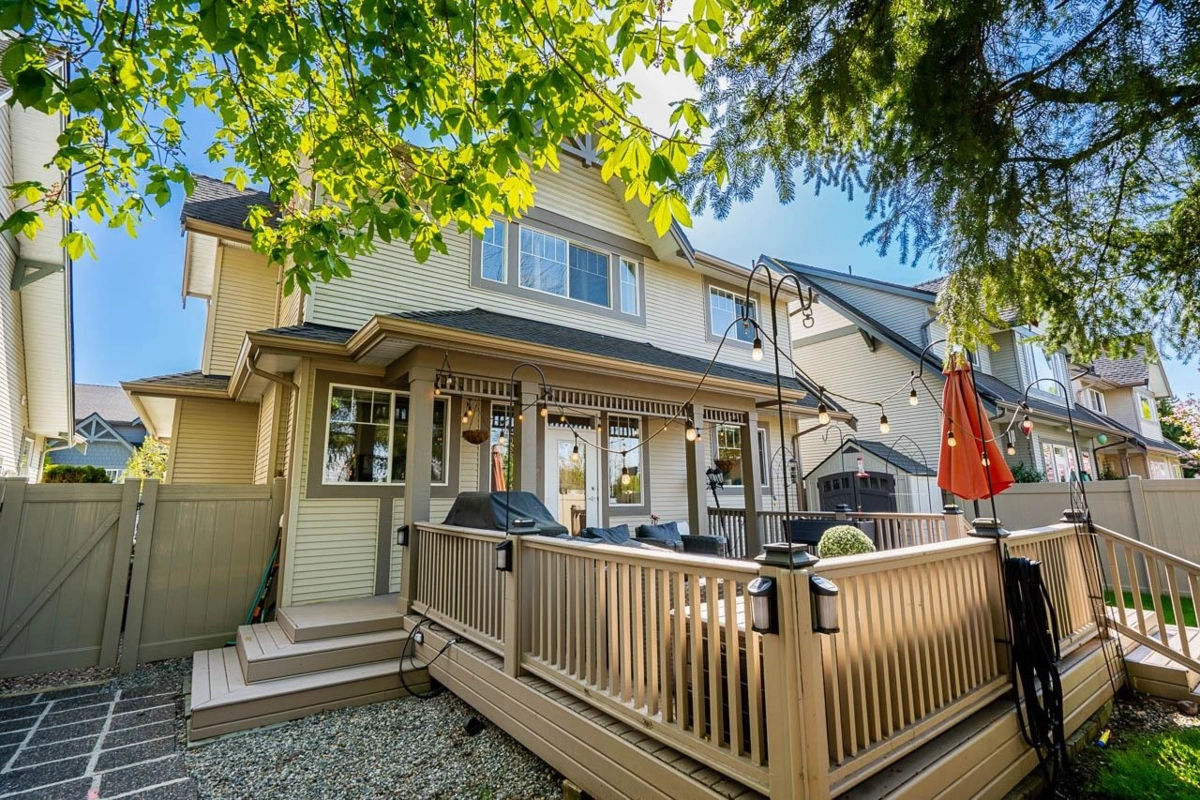 Swimming Pool Photo of 11 6177 169 Street, Surrey, BC