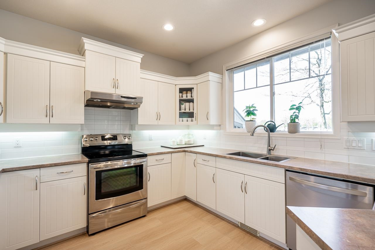 Walk-In Closet Photo of 11 6177 169 Street, Surrey, BC