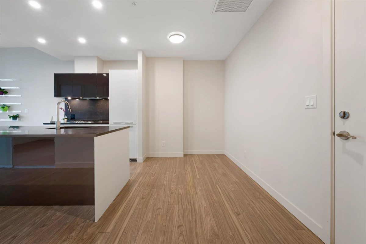 Kitchen Island Photo of 3206 6383 Mckay Avenue, Burnaby, BC