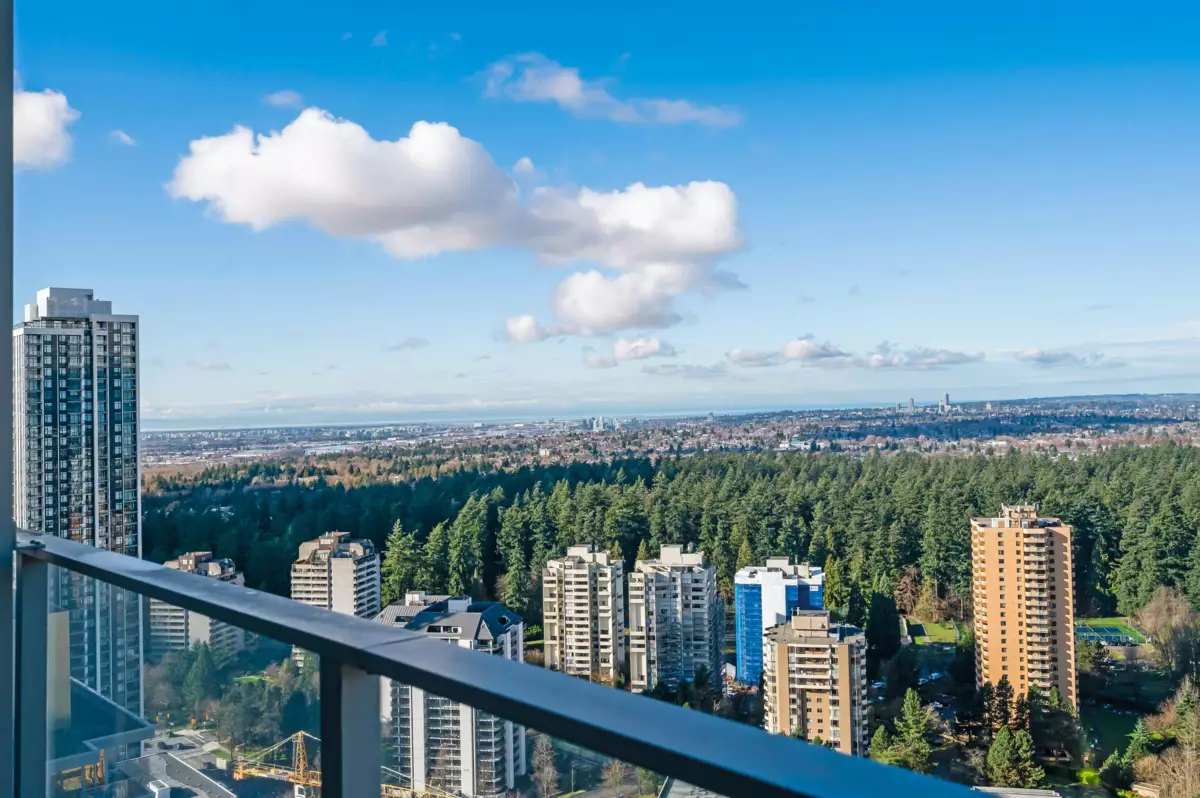 Walk-In Closet Photo of 3206 6383 Mckay Avenue, Burnaby, BC