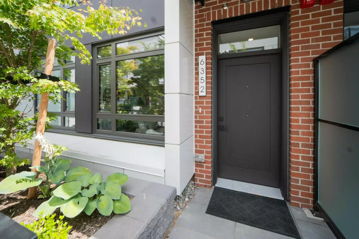 Walk-In Closet Photo of 6352 Oak Street, Vancouver, BC