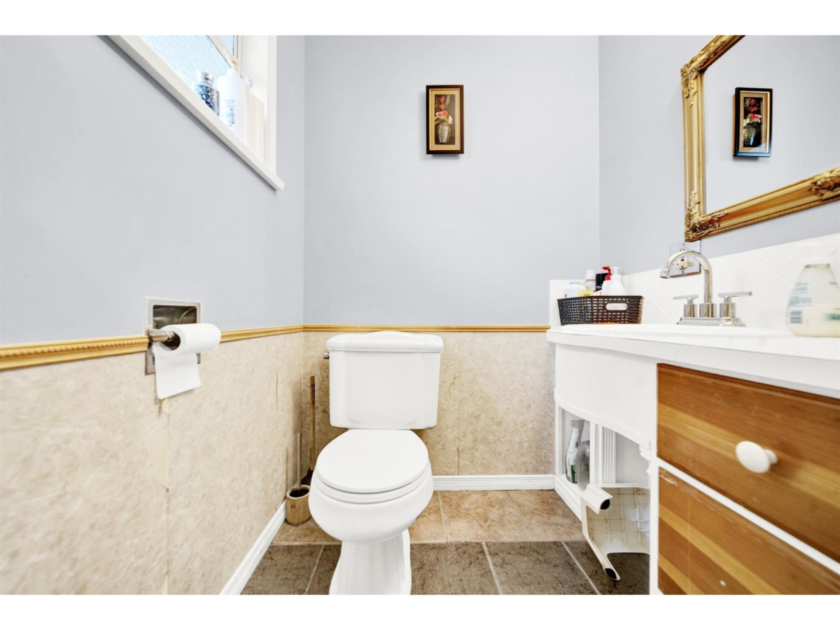 Hallway Photo of 12627 58 Avenue, Surrey, BC