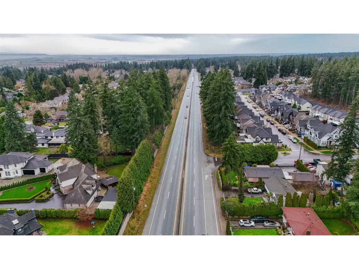 Kitchen Island Photo of 12627 58 Avenue, Surrey, BC