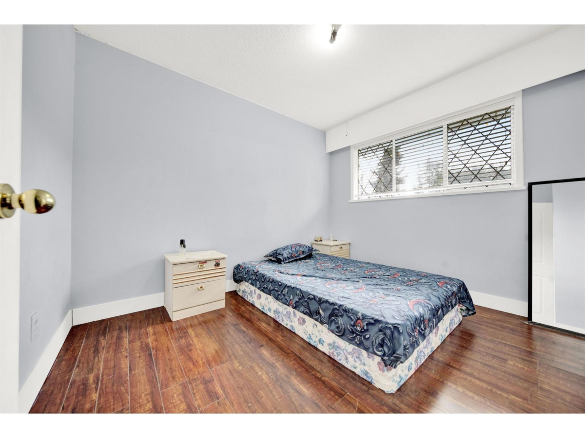 Staircase Photo of 12627 58 Avenue, Surrey, BC