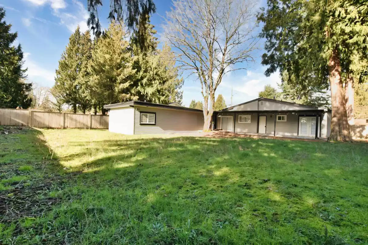Front Yard Photo of 20572 43 Avenue, Langley, BC