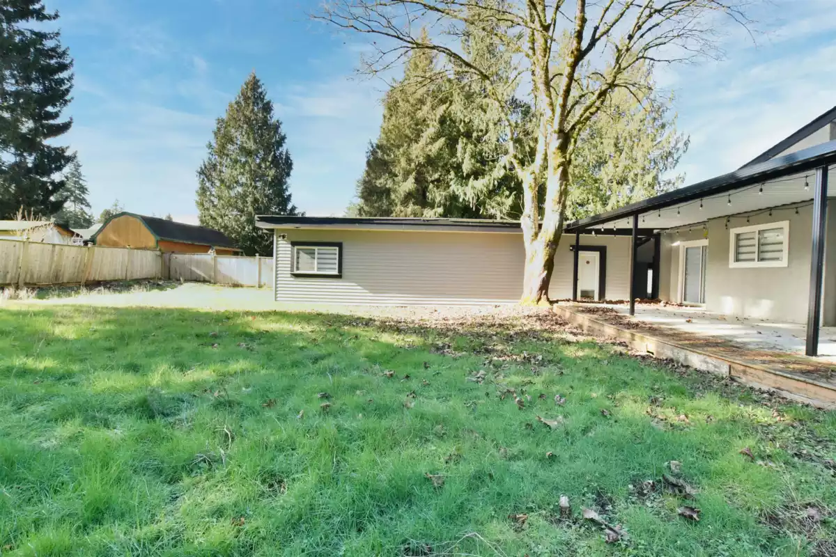 Hot Tub / Spa Photo of 20572 43 Avenue, Langley, BC