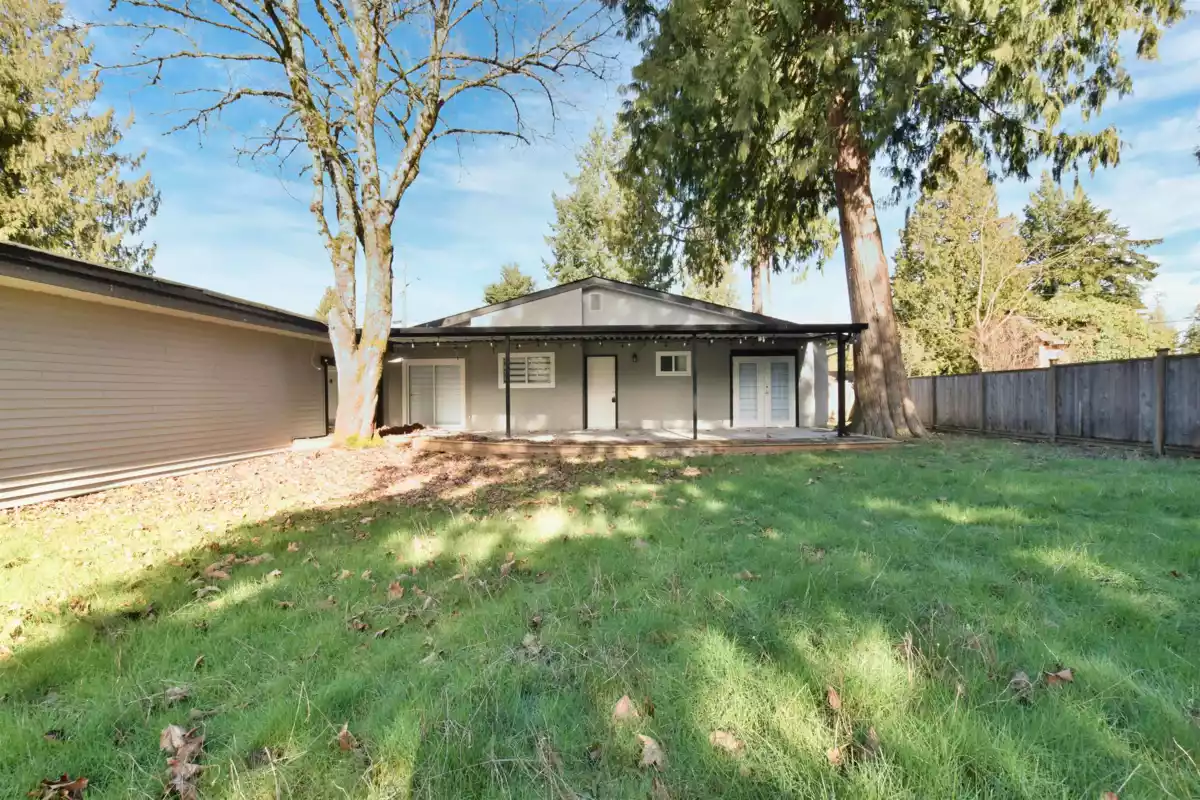 Swimming Pool Photo of 20572 43 Avenue, Langley, BC