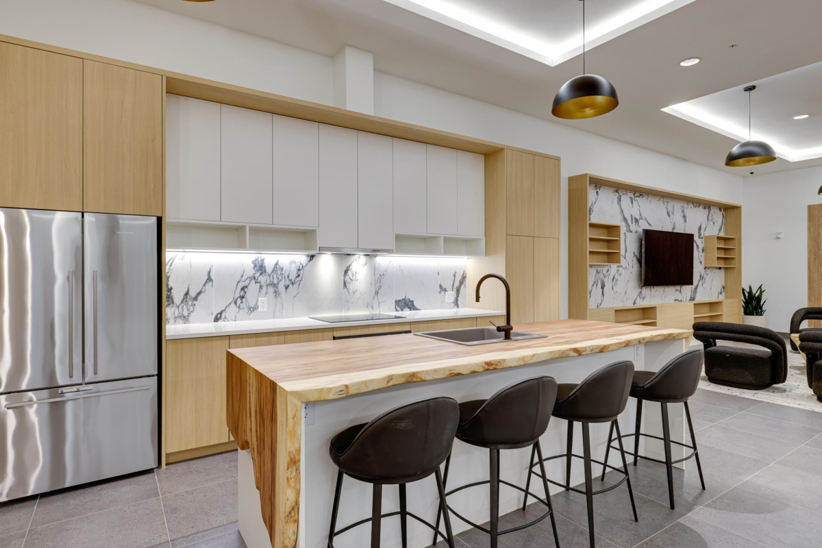 Basement Recreation Room Photo of 564 422 E 3rd Street, North Vancouver, BC