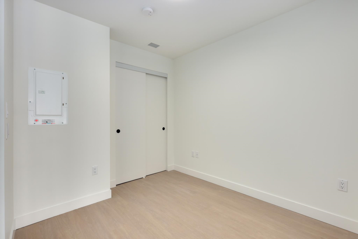 Breakfast Nook Photo of 564 422 E 3rd Street, North Vancouver, BC