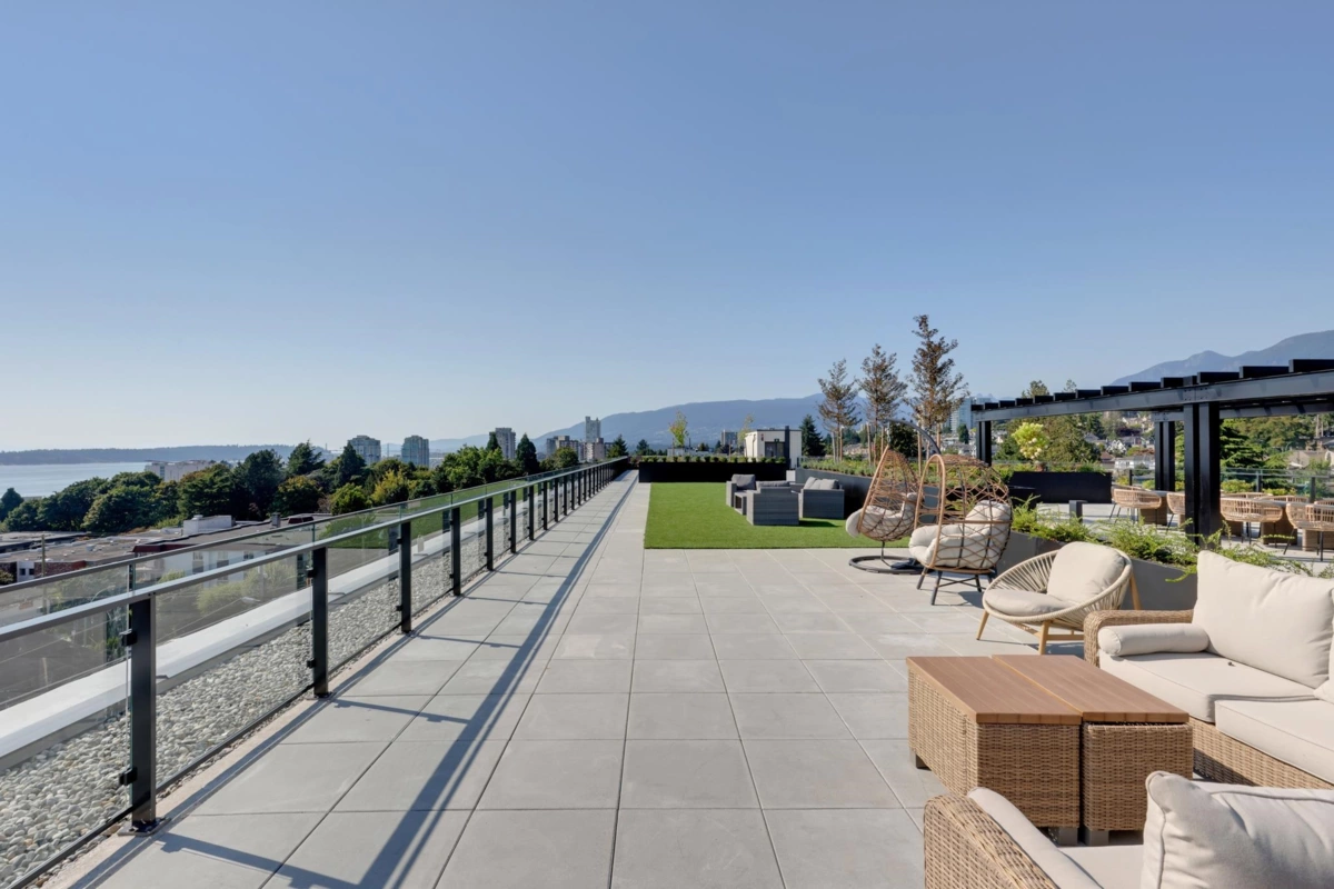 Mudroom Photo of 564 422 E 3rd Street, North Vancouver, BC