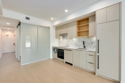 Kitchen Island Photo of 564 422 E 3rd Street, North Vancouver, BC