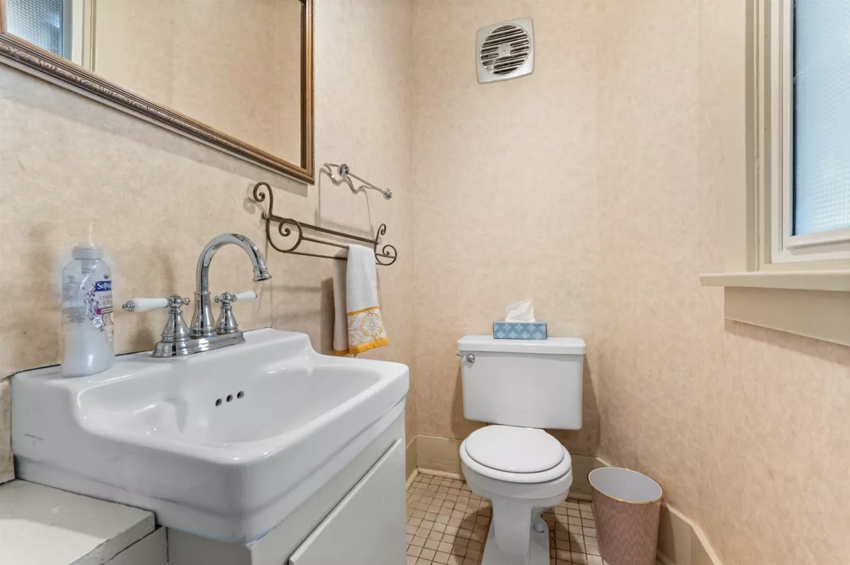 Bedroom 3 Photo of 46028 First Avenue, Chilliwack, BC