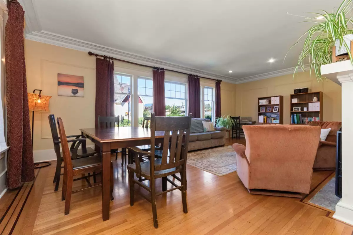 Breakfast Nook Photo of 46028 First Avenue, Chilliwack, BC