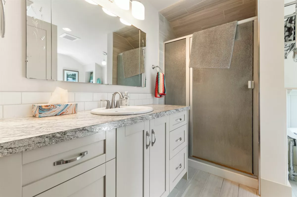 Entry Foyer Photo of 46028 First Avenue, Chilliwack, BC