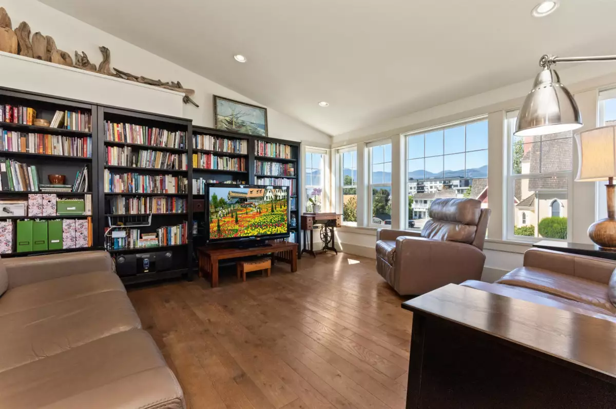 Front Yard Photo of 46028 First Avenue, Chilliwack, BC