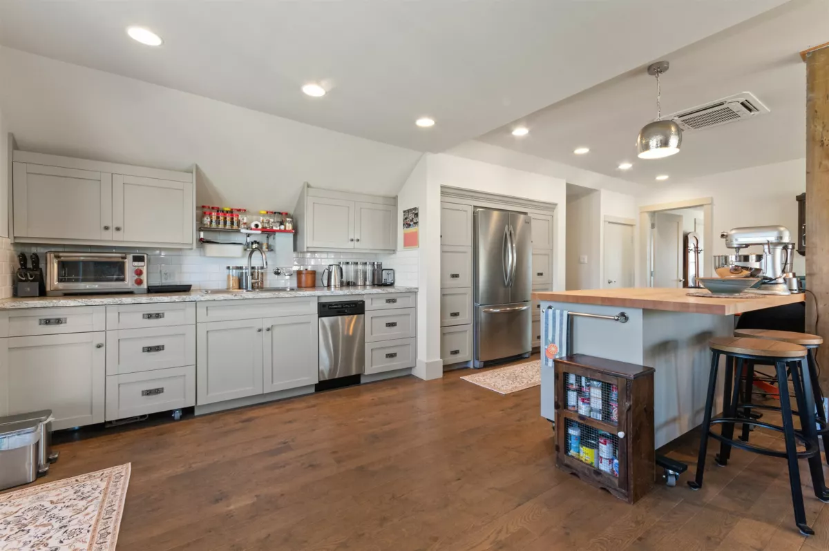 Garage Interior Photo of 46028 First Avenue, Chilliwack, BC
