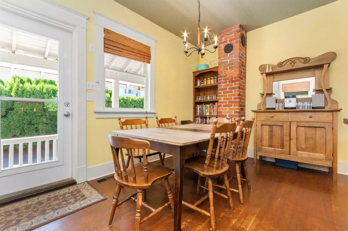 Guest Bathroom Photo of 46028 First Avenue, Chilliwack, BC