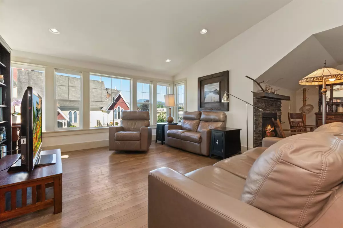 Outdoor Deck Photo of 46028 First Avenue, Chilliwack, BC