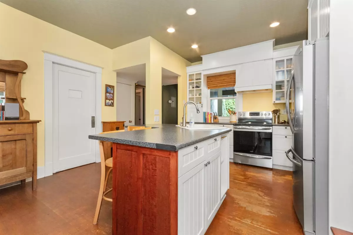 Powder Room Photo of 46028 First Avenue, Chilliwack, BC