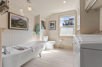 Hallway Photo of 46028 First Avenue, Chilliwack, BC