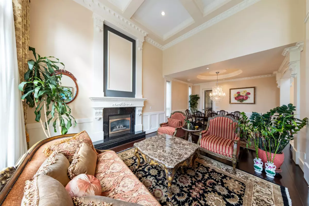 Kitchen Island Photo of 7791 Sunnymede Crescent, Richmond, BC
