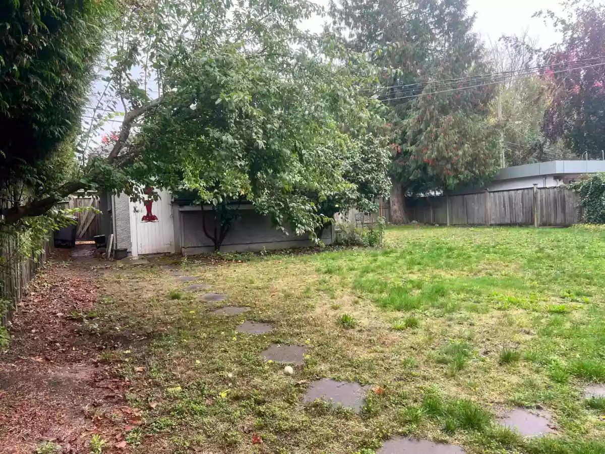 Kitchen Island Photo of 5870 Cartier Street, Vancouver, BC