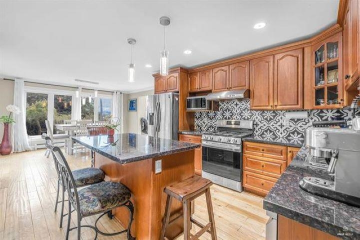 Kitchen Photo of 13848 116 Avenue, Surrey, BC