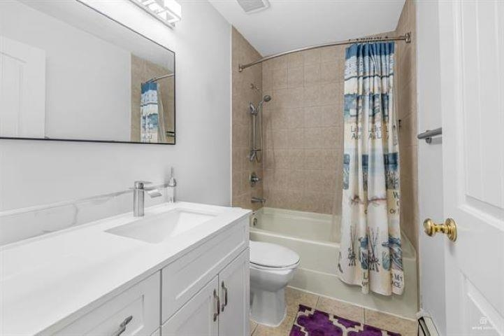 Powder Room Photo of 13848 116 Avenue, Surrey, BC