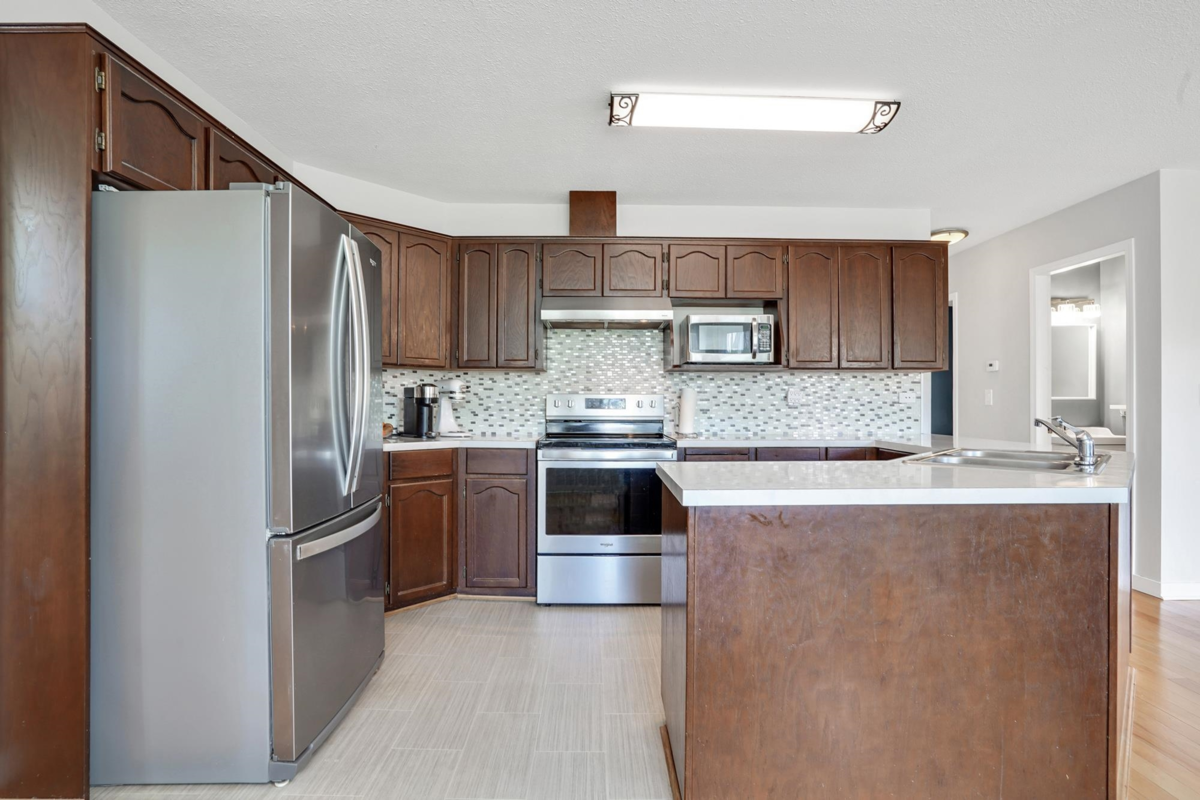 Kitchen Island Photo of 21371 86 Avenue, Langley, BC