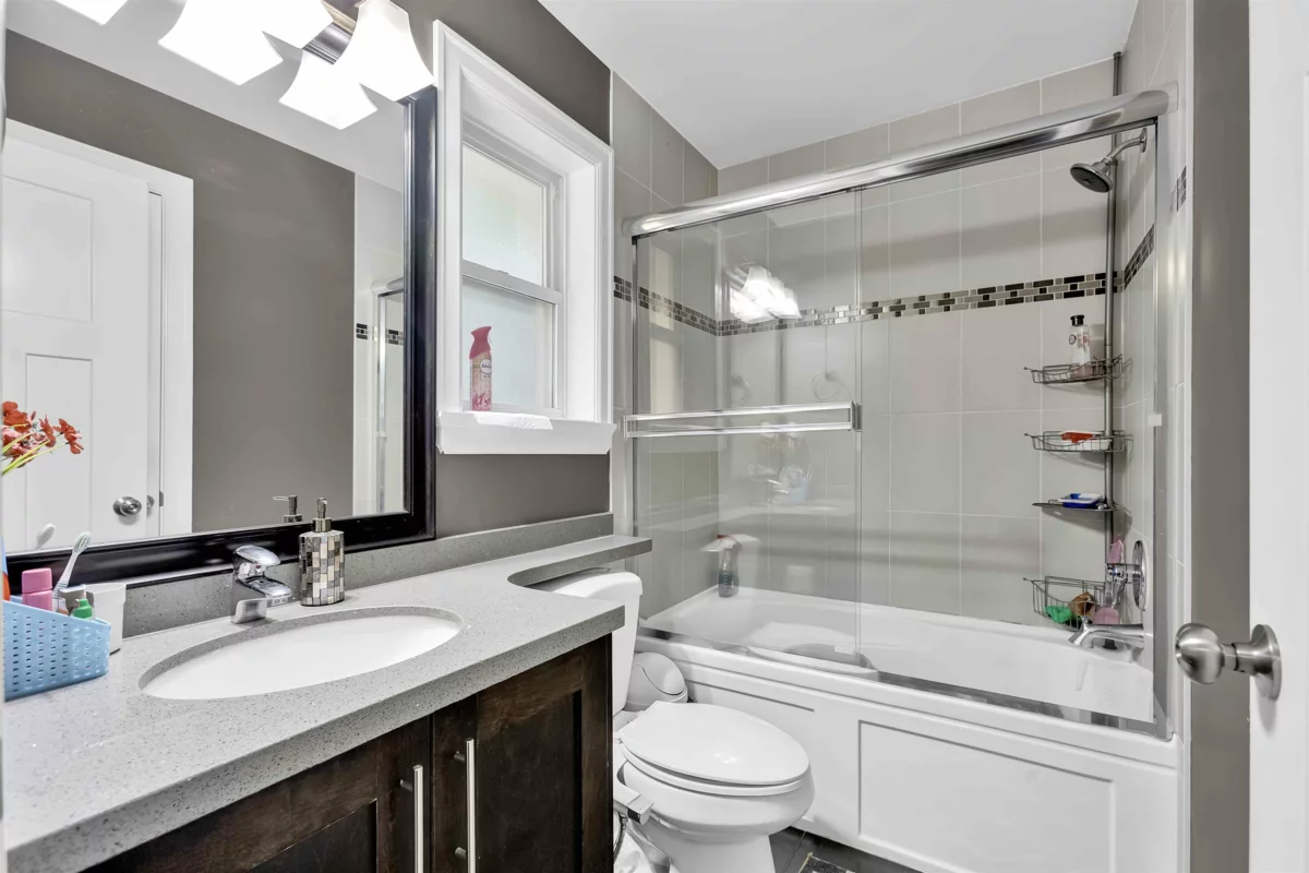 Entry Foyer Photo of 13138 58a Avenue, Surrey, BC