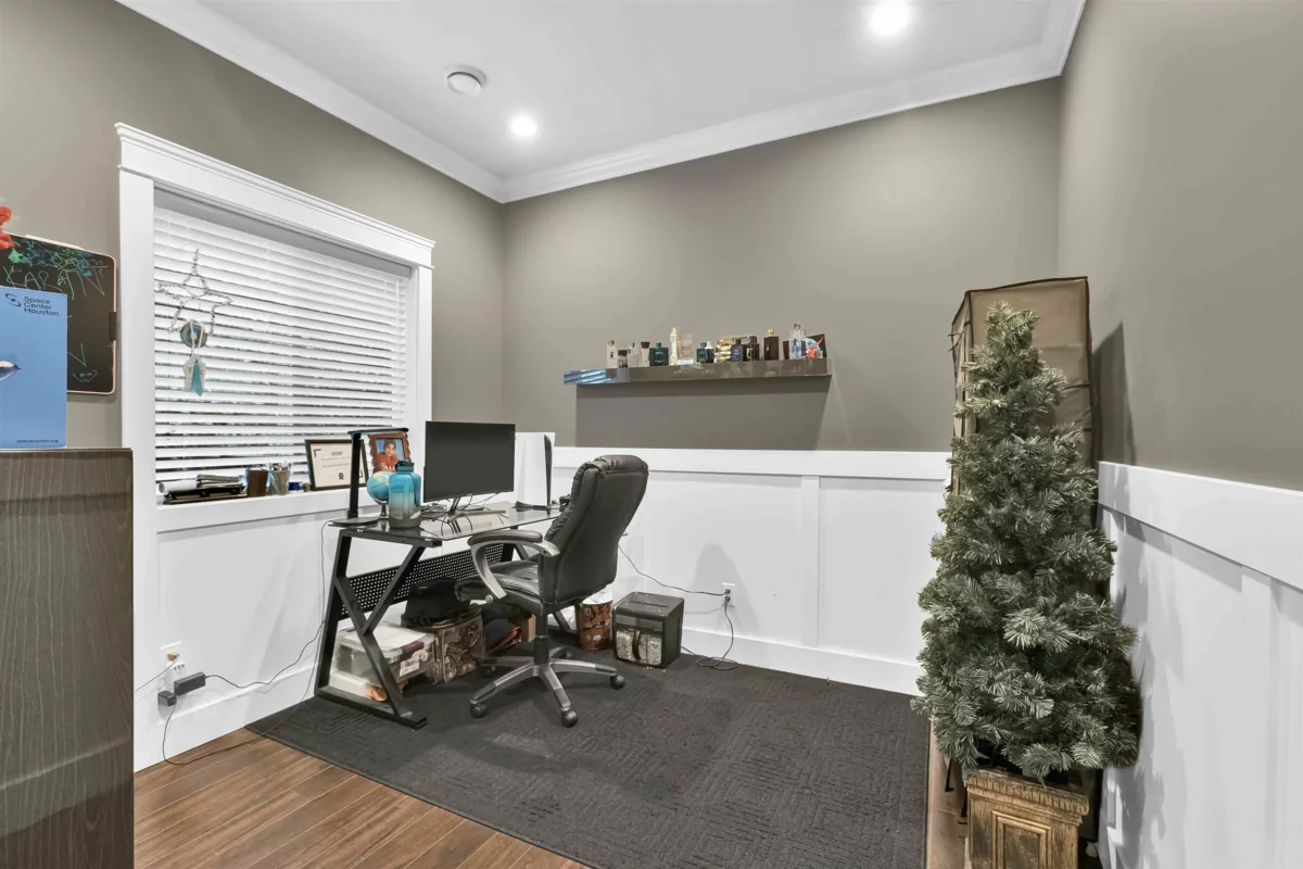 Walk-In Closet Photo of 13138 58a Avenue, Surrey, BC