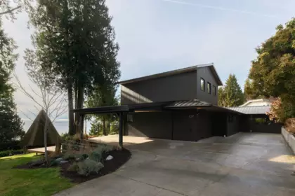 107 Mahan Road, Gibsons, BC, Gibsons & Area — 4 bed single family residence for sale