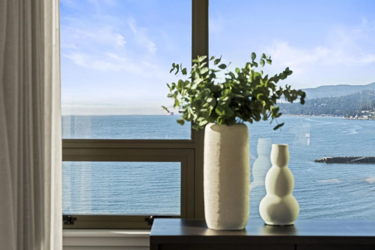 Breakfast Nook Photo of 11 2250 Bellevue Avenue, West Vancouver, BC