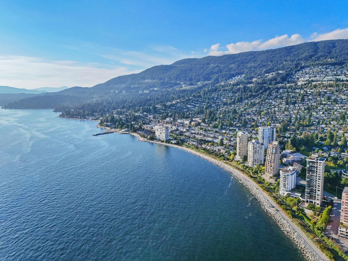 Fitness Center Photo Near 11 2250 Bellevue Avenue, West Vancouver, BC