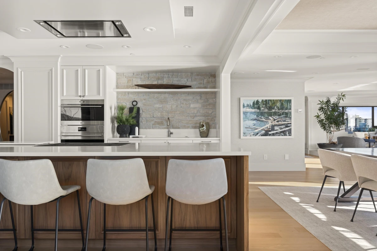 Hallway Photo of 11 2250 Bellevue Avenue, West Vancouver, BC