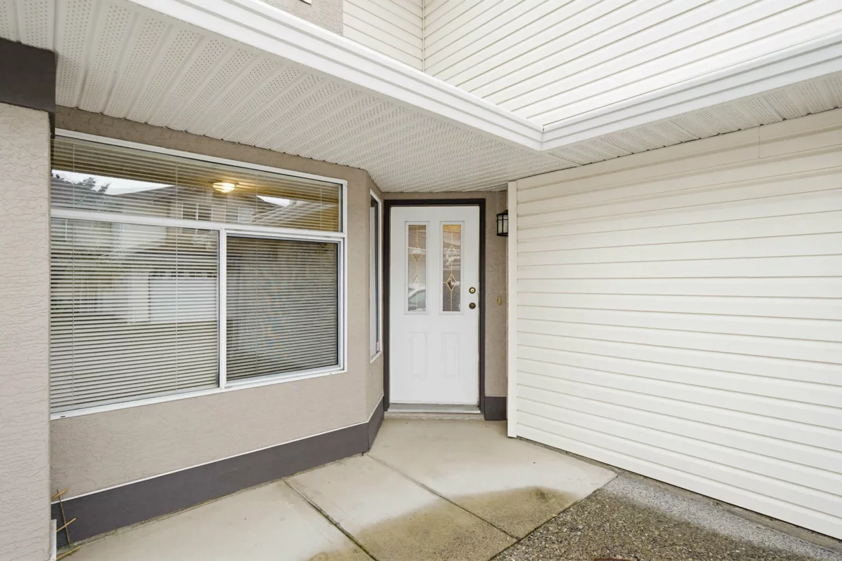 Family Room Photo of 602 8260 162a Street, Surrey, BC