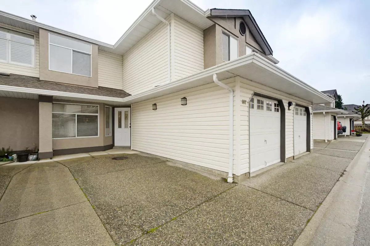 Living Room Photo of 602 8260 162a Street, Surrey, BC