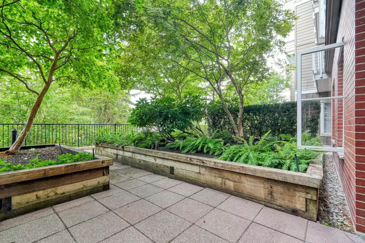 Entry Foyer Photo of 102 12283 224 Street, Maple Ridge, BC