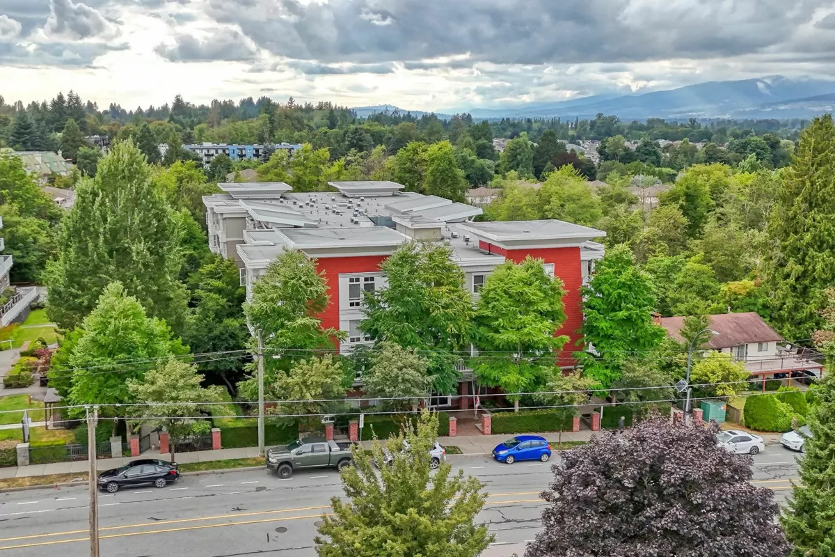 Outdoor Deck Photo of 102 12283 224 Street, Maple Ridge, BC